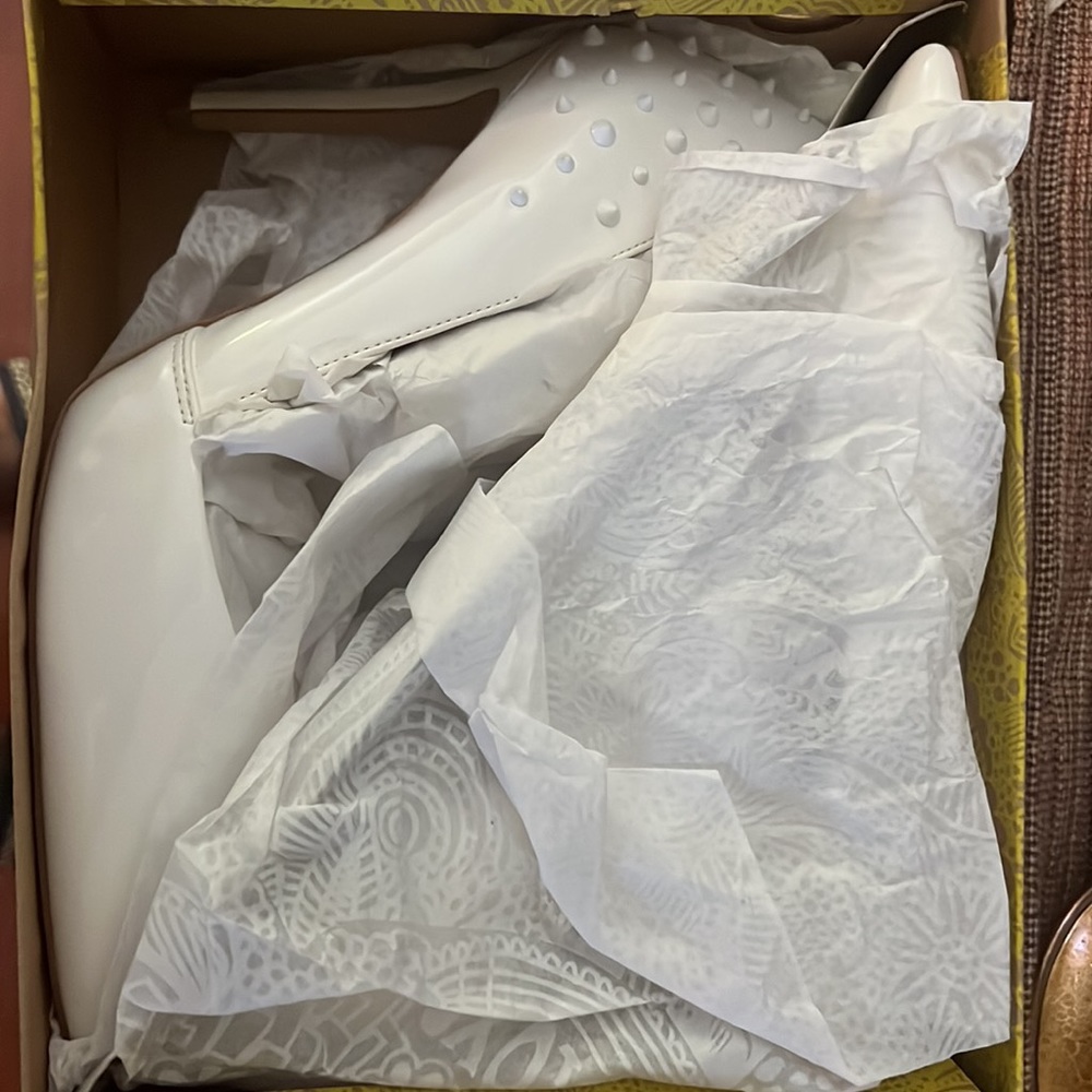 Heels - Picture 2 of 5